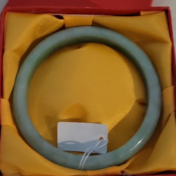 Jade Bangle - Picture 4 of 7